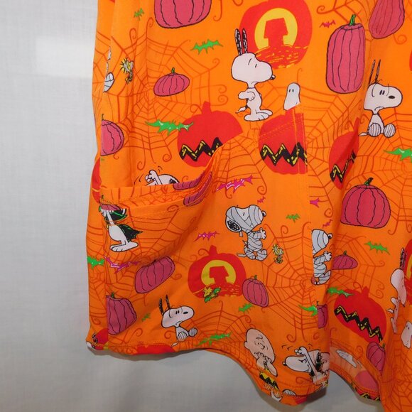 Peanuts Charlie Brown Snoopy Woodstock Orange Halloween Women 2XL Scrub Top - Picture 7 of 9